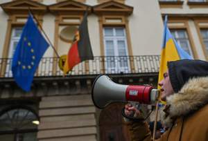 Как Европа и США выдавливают украинских беженцев в ряды ВСУ