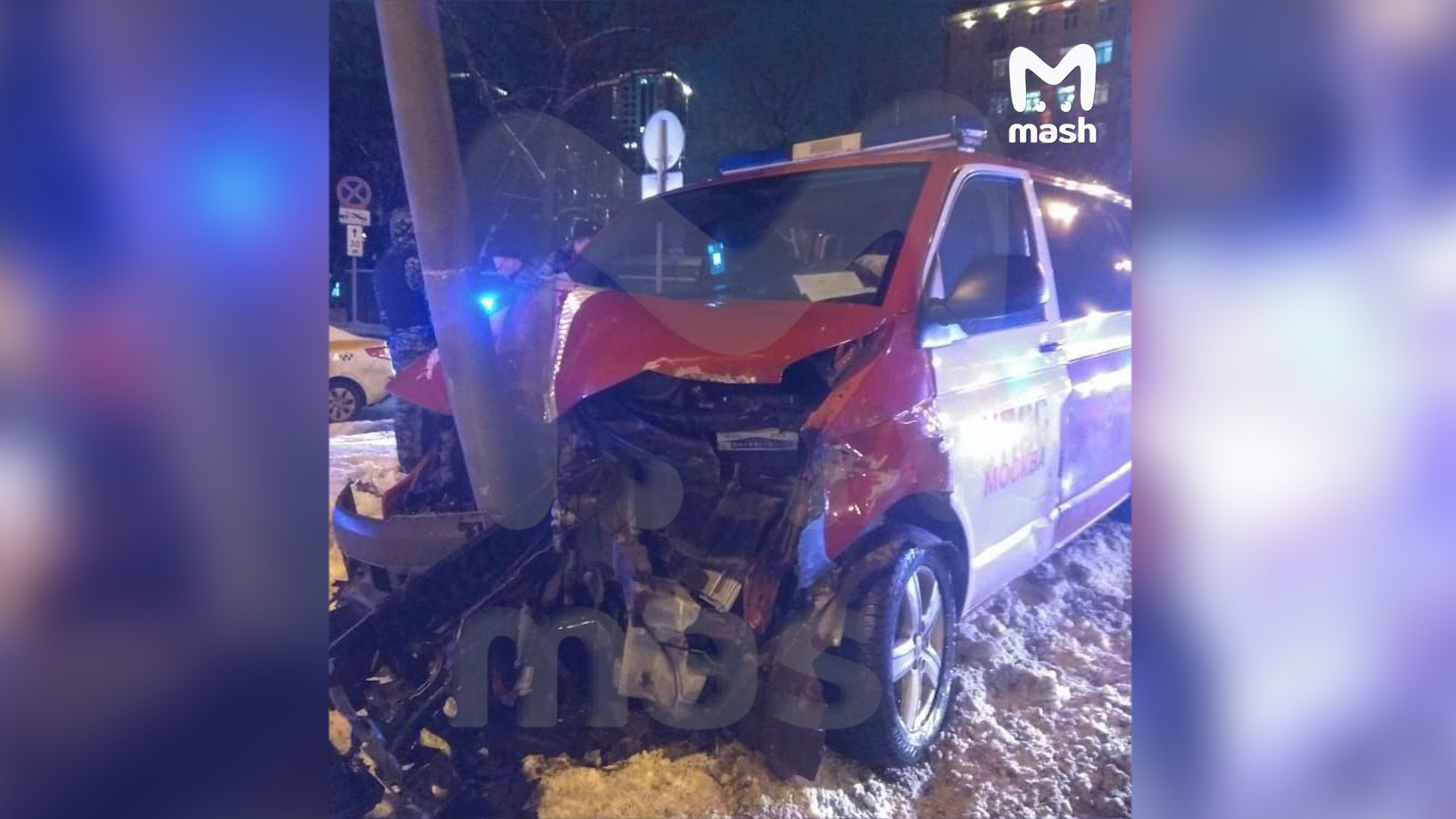 Фото с места ДТП, в которое попал врио главы ГУ МЧС по Москве Юрий Ткаченко. Фото © Mash