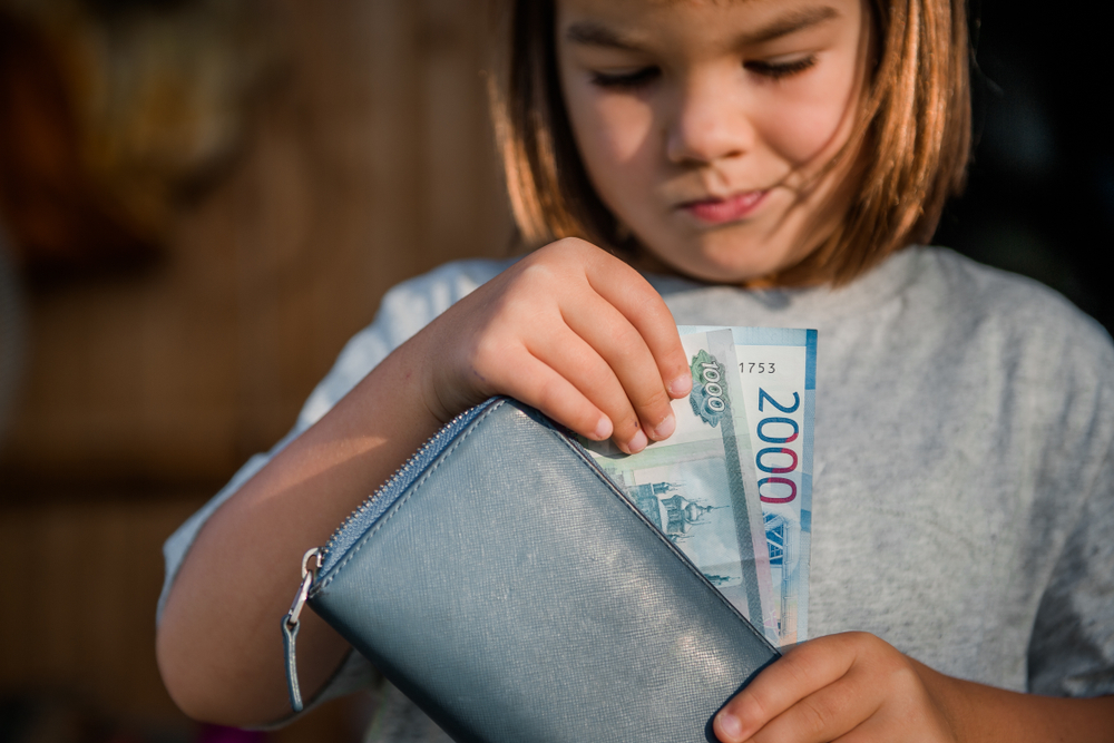 Карманные деньги учат ребёнка планированию бюджета. Фото © Shutterstock