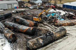 Байден намекнул на вину Трампа в крушении поезда с ядовитыми химикатами в Огайо