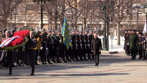 Путин возложил венок к Могиле Неизвестного Солдата и почтил память павших воинов