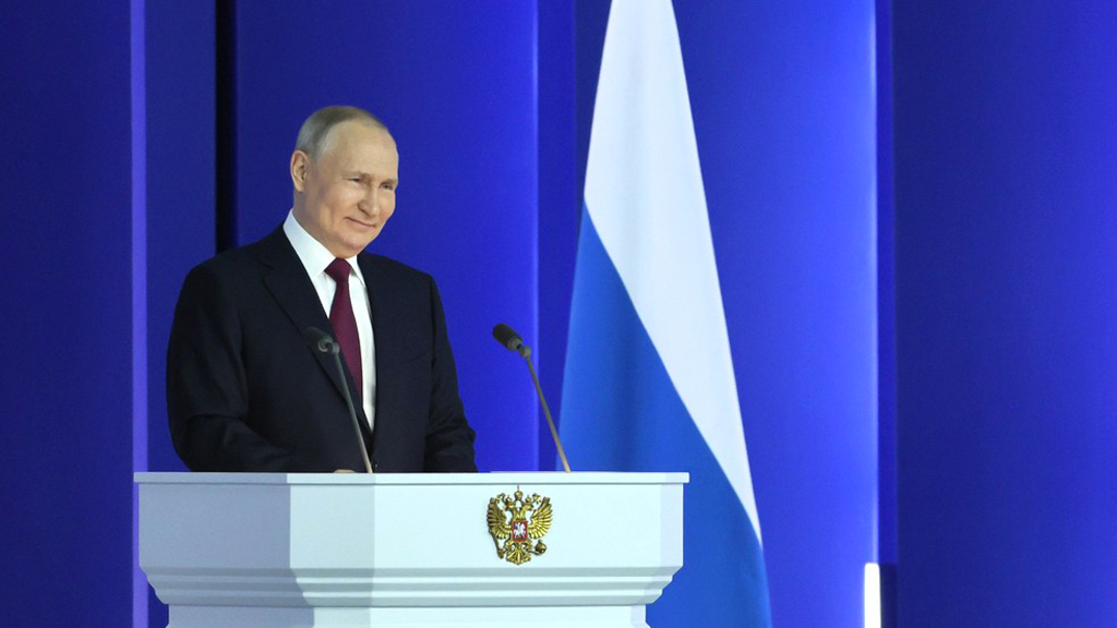 Большинство россиян назвали послание Путина честным и искренним