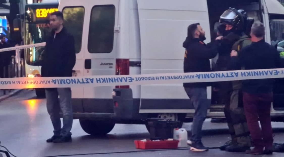 В Греции полицейские взорвали подозрительный пакет, найденный возле Генконсульства РФ