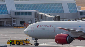 Самолёт авиакомпании "Россия" аварийно сел в Красноярске из-за разгерметизации салона