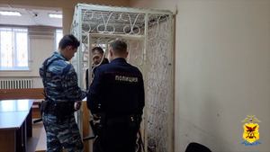 В Забайкальском крае суд арестовал на два месяца троих обвиняемых в краже 60 кг золота