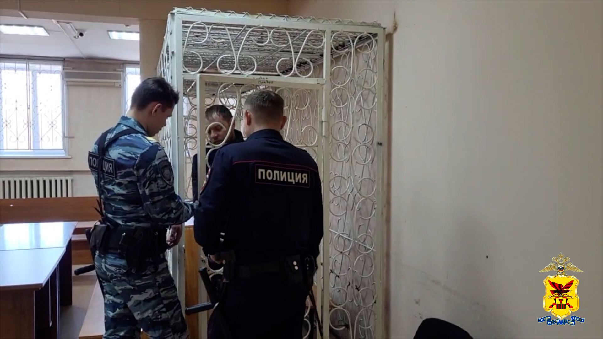 В Забайкальском крае суд арестовал на два месяца троих обвиняемых в краже 60 кг золота