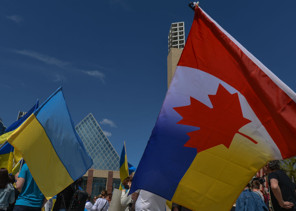 Глава МИД Канады Жоли объявила о выделении Украине помощи в сфере безопасности на $32 млн