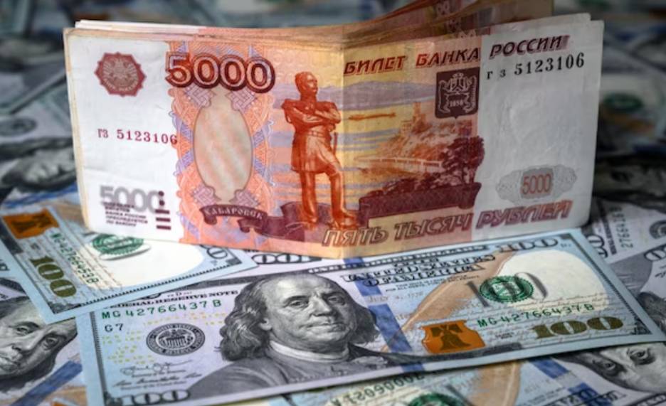 Не делать резких движений: Россиянам дали совет, как сохранить сбережения