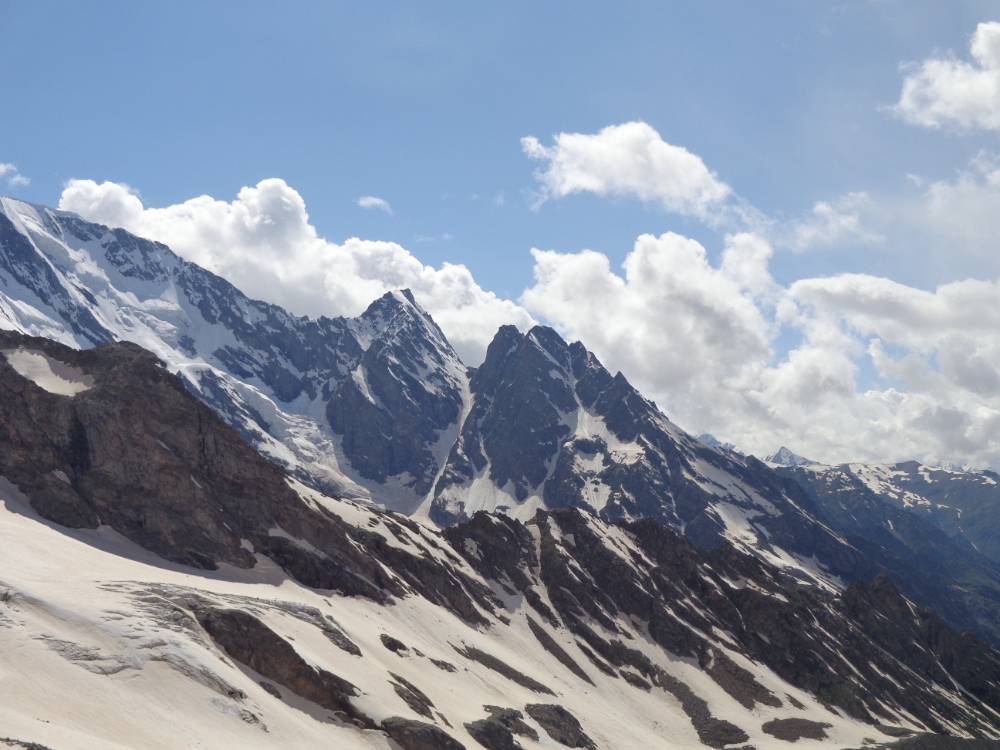 Сноубордист погиб из-за схода лавины на горе Чегет в Кабардино-Балкарии