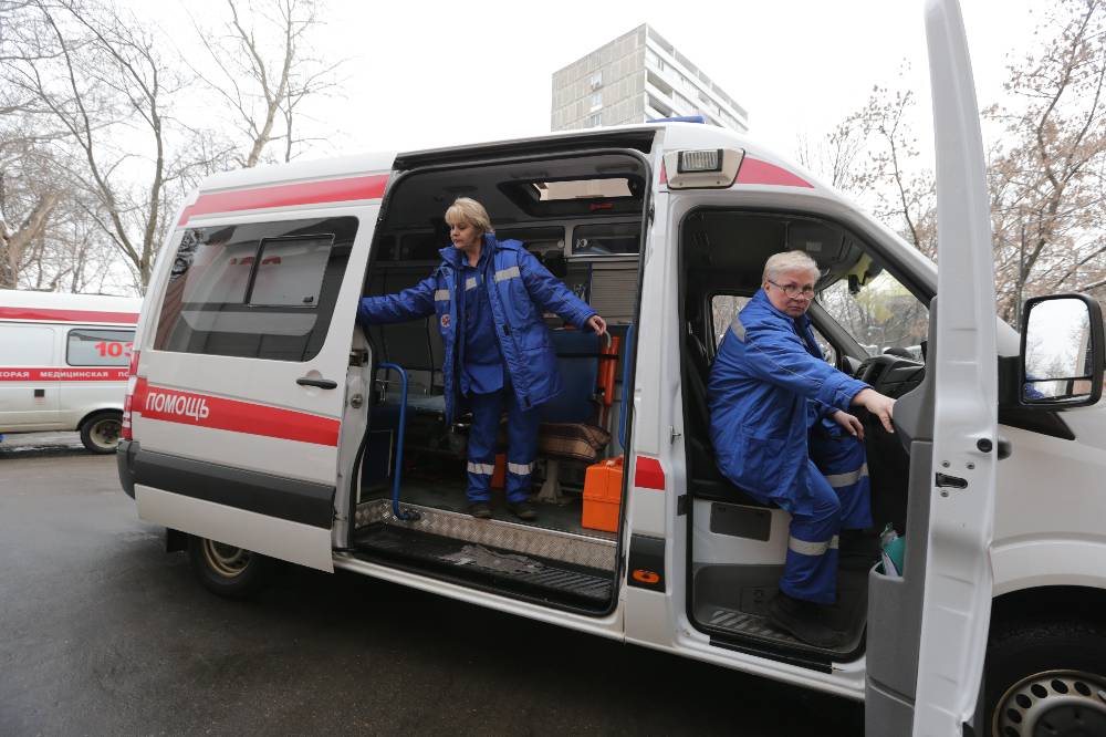 В Саратове сын пациентки избил врачей скорой до сотрясения мозга