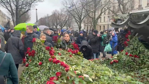 Попытка скинуть розы с российского танка в Берлине обернулась стычкой