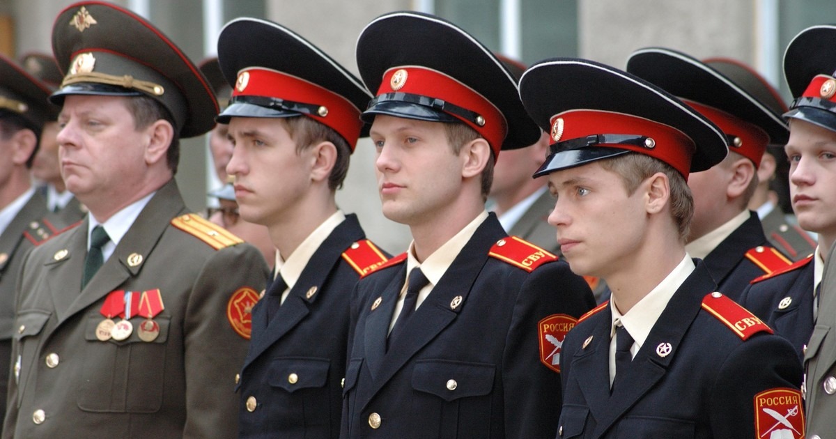 Кадр из сериала "Кадетство". Реж. Сергей Арланов, Дмитрий Дакович, Валентин Козловский, сценаристы Леонид Купридо, Александр Тыкун, Сергей Олехник