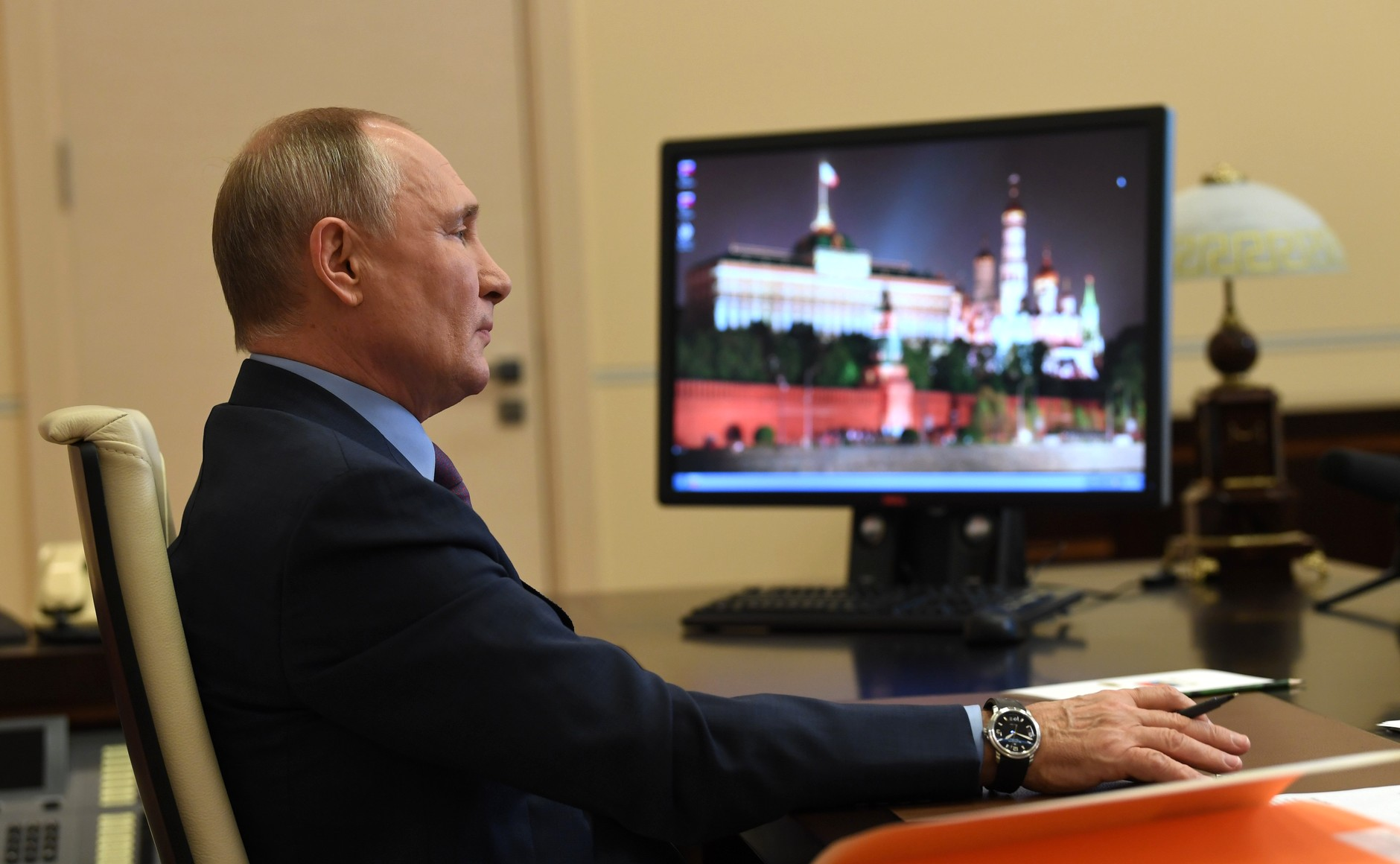Песков заявил о готовности Путина к переговорам с Макроном и Шольцем