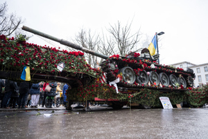 "У них случился инфаркт": Идею с цветами на российском танке в Берлине назвали гениальной