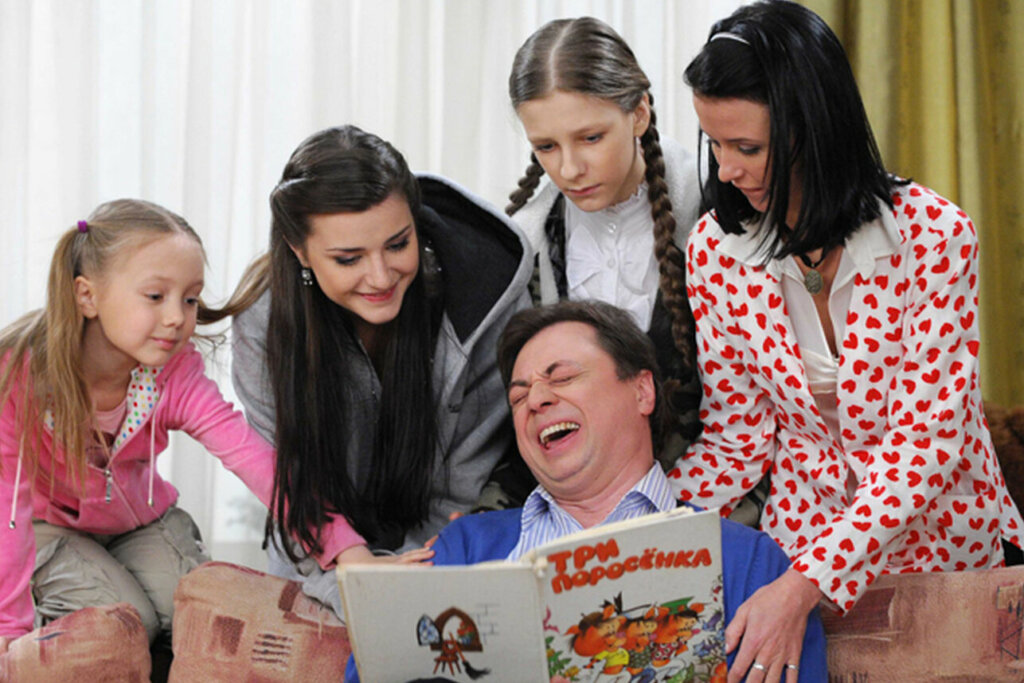 Кадр из сериала "Папины дочки". Реж. Ирина Васильева, Александр Жигалкин, Карен Захаров, сценаристы Вячеслав Дусмухаметов, Антон Морозенко, Максим Вахитов