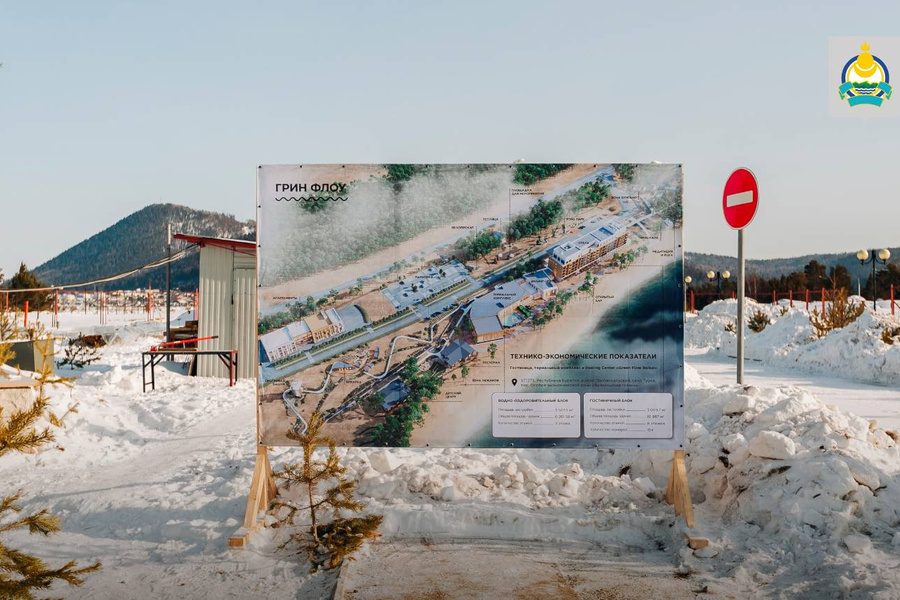 Стенд с проектом туристического комплекса на месте будущего строительства. Фото © VK / Buryatiaofficial