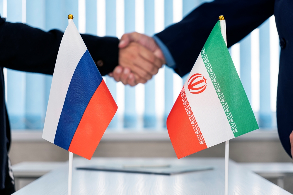 Отношения России и Ирана развивались и до санкций, заявил эксперт
