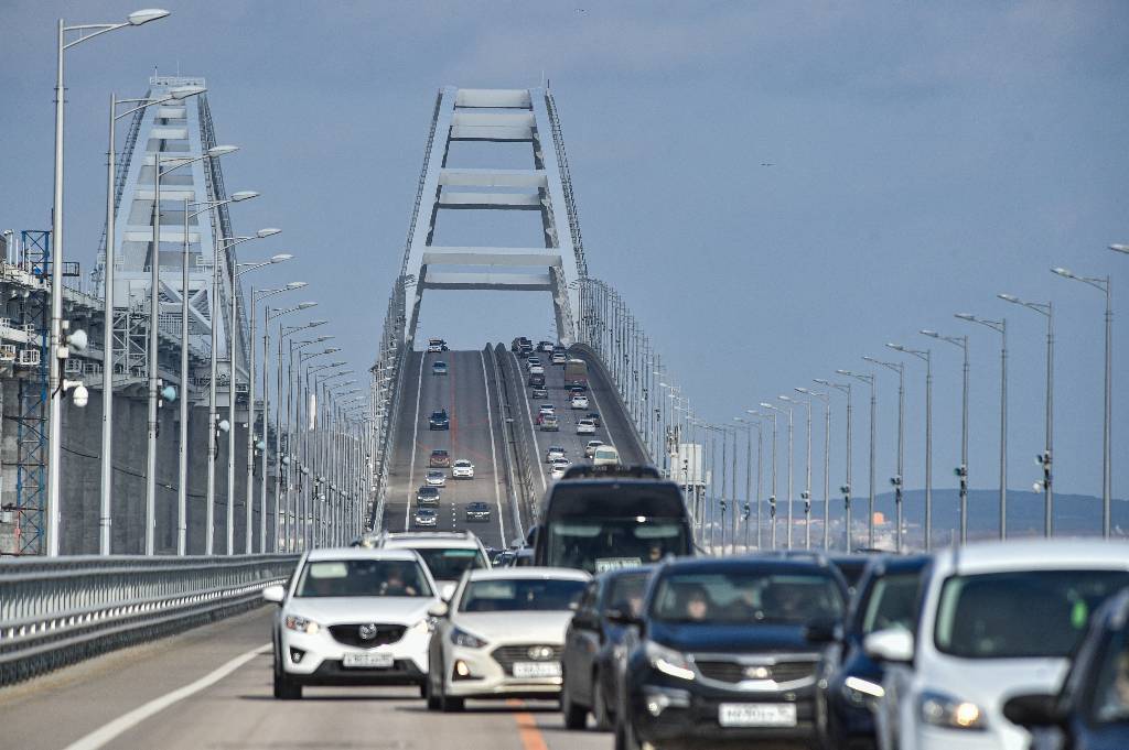 Путин уверен, что Крымский мост после теракта будет восстановлен в срок
