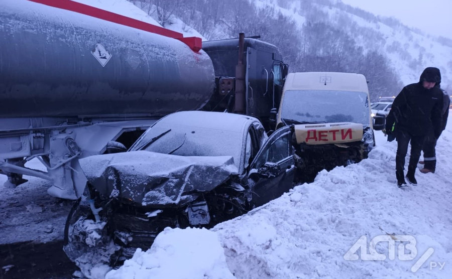 Крупная авария с участием школьного автобуса на Сахалине. Обложка © Astv.ru
