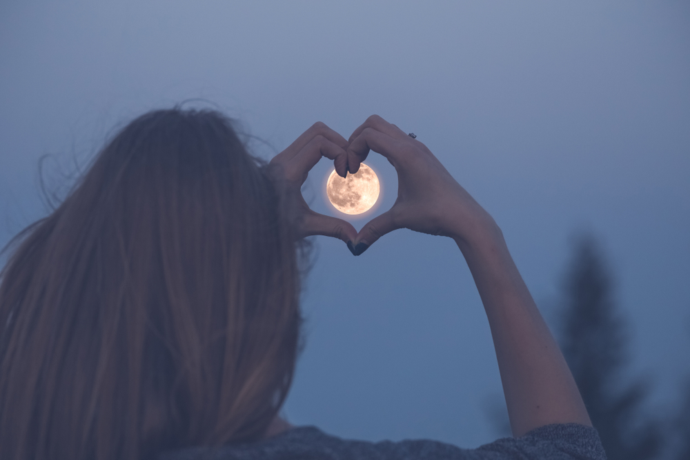 В полную Луну 5 февраля 2023-го внимательно слушайте окружающих, а ещё снимите розовые очки. Фото © Shutterstock