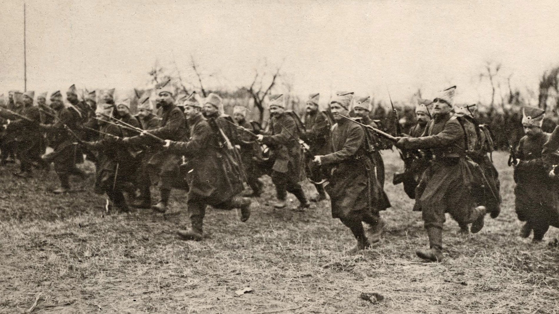 Первая Украинская дивизия Синежупанников на полевых занятиях,1918 г. Фото © Wikipedia