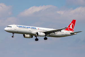 Turkish Airlines отменила почти 240 рейсов в Стамбуле из-за снегопада