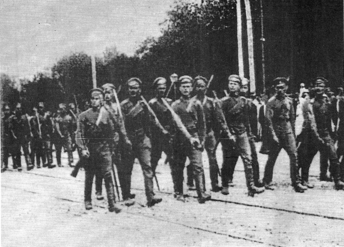Войска генерала Н.Э. Бредова входят в Киев на Софийскую площадь, 31 августа 1919 г. Фото © Wikipedia