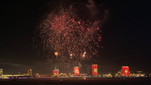 Китайский Хэйхэ подарил жителям Благовещенска получасовое шоу фейерверков