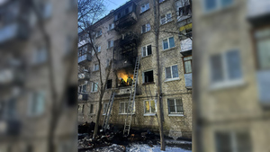 Полуторагодовалый малыш и двое взрослых пострадали при пожаре в пятиэтажке в Саратове