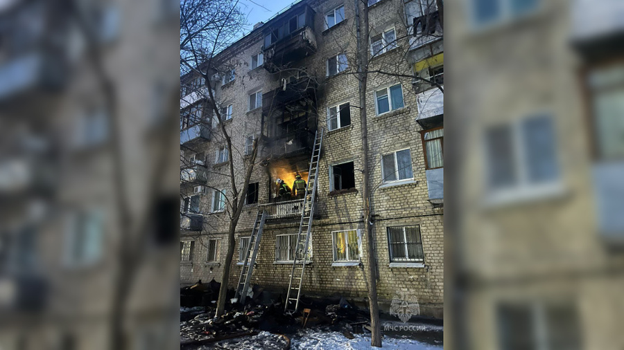 Последствия пожара в доме в Саратове. Обложка © ГУ МЧС по Саратовской области