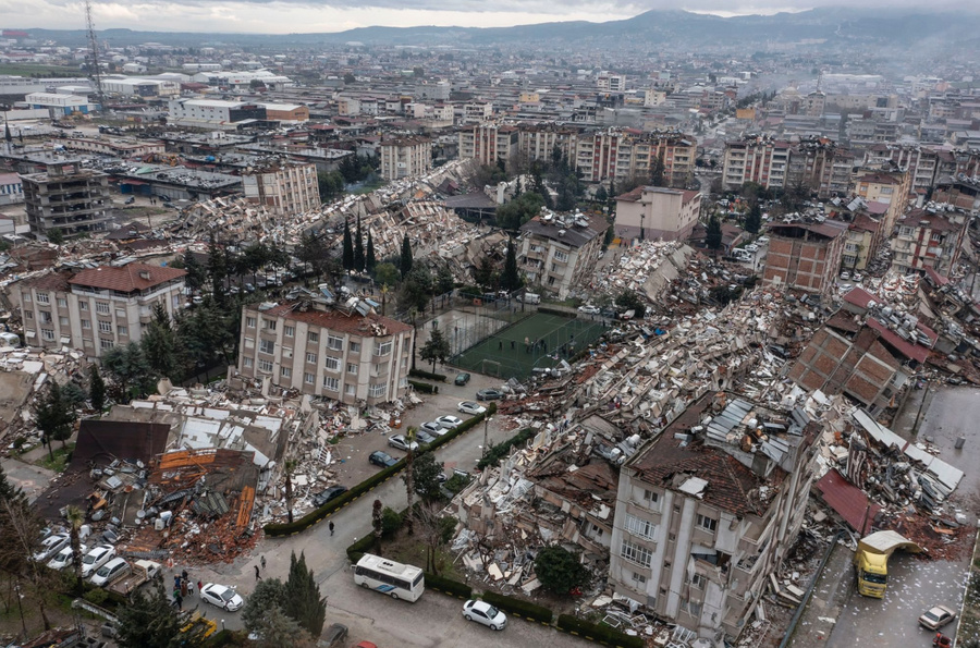 Последствия мощного землетрясения в Турции. Фото © Twitter / Bağzı Haber