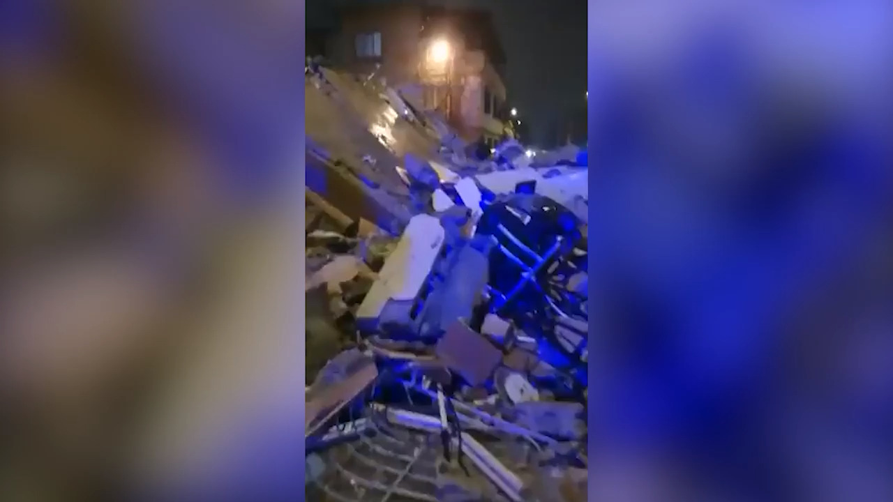 Напуганные люди выбежали на улицы: В Турции от землетрясения разрушились дома