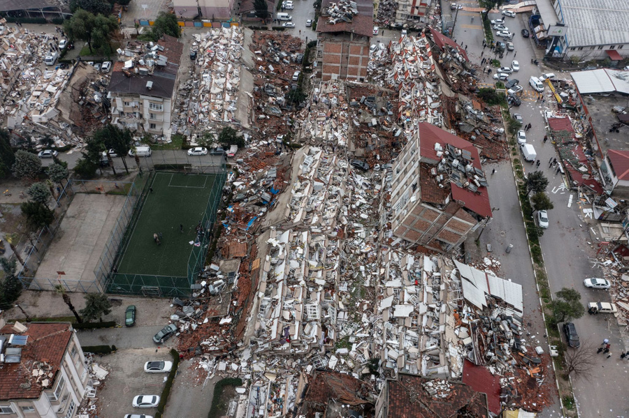 Последствия мощнейшего землетрясения в Турции, город Кахраманмараш. Обложка © Twitter / Вagzi_haber