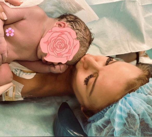 Экс-"блестящая" уже показала новорождённую девочку миру. Фото © Instagram / Ольга Орлова (запрещённая в РФ социальная сеть) 