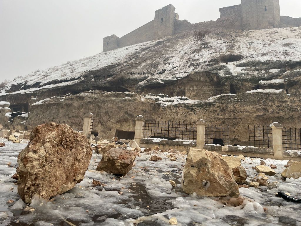 Исторический замок Газиантеп пострадал в результате землетрясения силой 7,4 балла в Турции. Фото © Getty Images / Mehmet Akif Parlak / Anadolu Agency