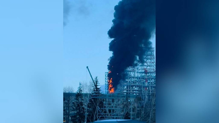 Пожар на нефтеперерабатывающем заводе в Нижегородской области. Фото © VK / "Горячие новости города Кстово"