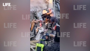 Момент спасения людей после обрушения дома в Тульской области попал на видео