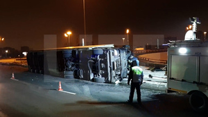 На съезде с МКАД опрокинулся грузовик с мясом