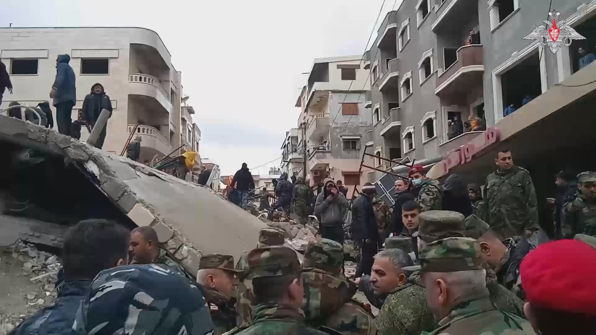 Российские военные в Сирии спасли из-под завалов 42 человека