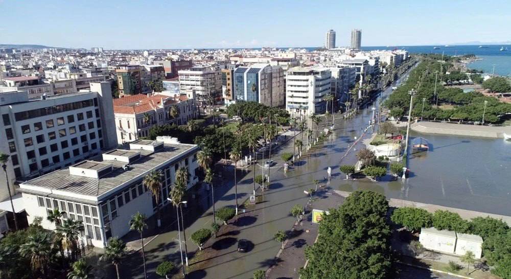 Город в Турции начал уходить под воду после сдвига  литосферных плит из-за землетрясения