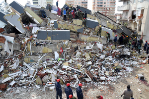 Спасатели обнаружили предполагаемое местоположение россиян под завалами в турецком Хатае