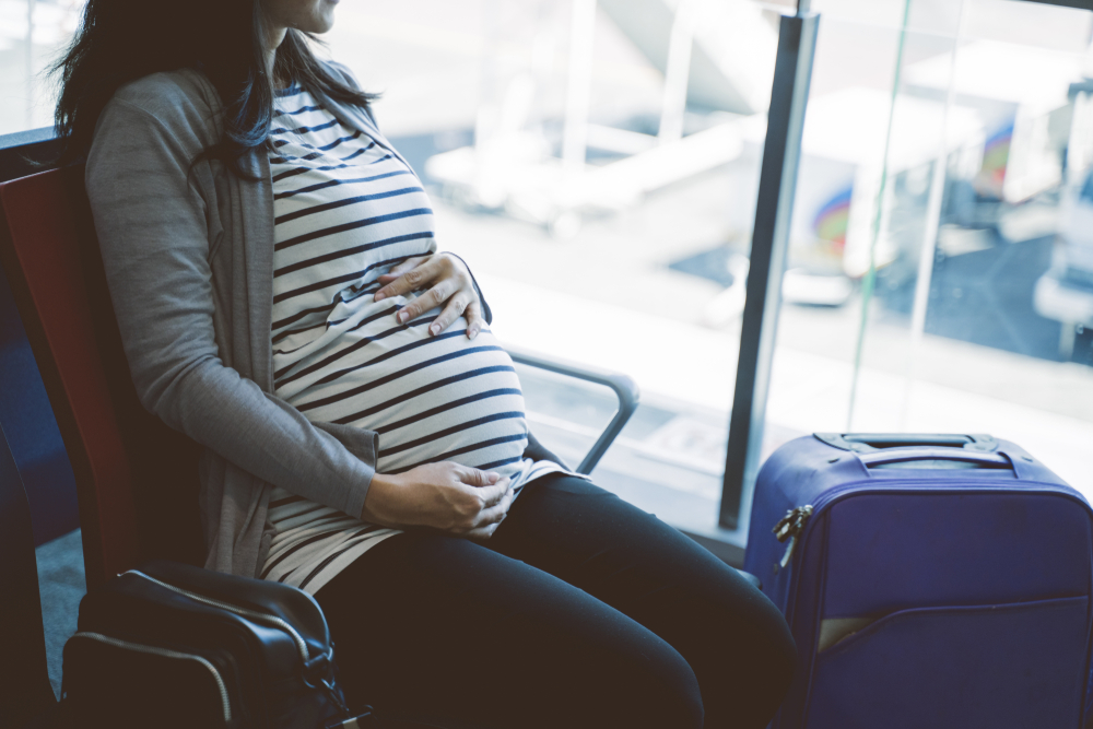 Три беременные россиянки застряли в аэропорту в Аргентине