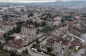 Число жертв разрушительного землетрясения в Турции превысило 14 тысяч