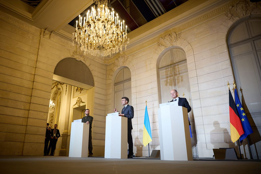 Президент Украины Владимир Зеленский, французский лидер Эмманюэль Макрон и канцлер ФРГ Олаф Шольц. Фото © Офис президента Украины