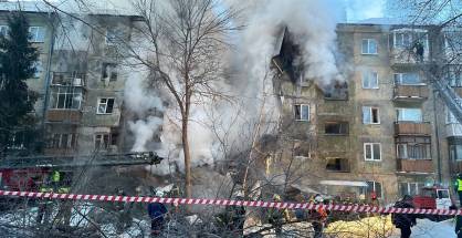 Подъезд жилого дома обрушился после взрыва газа в Новосибирске. Обложка © СУ СК РФ по Новосибирской области
