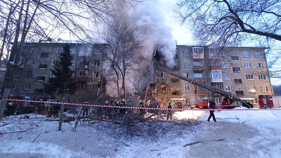 Разрушенный взрывом газа дом в Новосибирске. Фото © Telegram / Анатолий Локоть