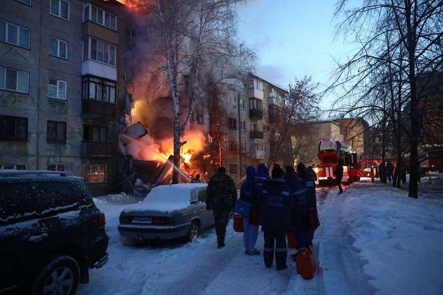 Подъезд обрушился после взрыва газа в Новосибирске. Обложка © VK / Сводка по району. Заельцовка