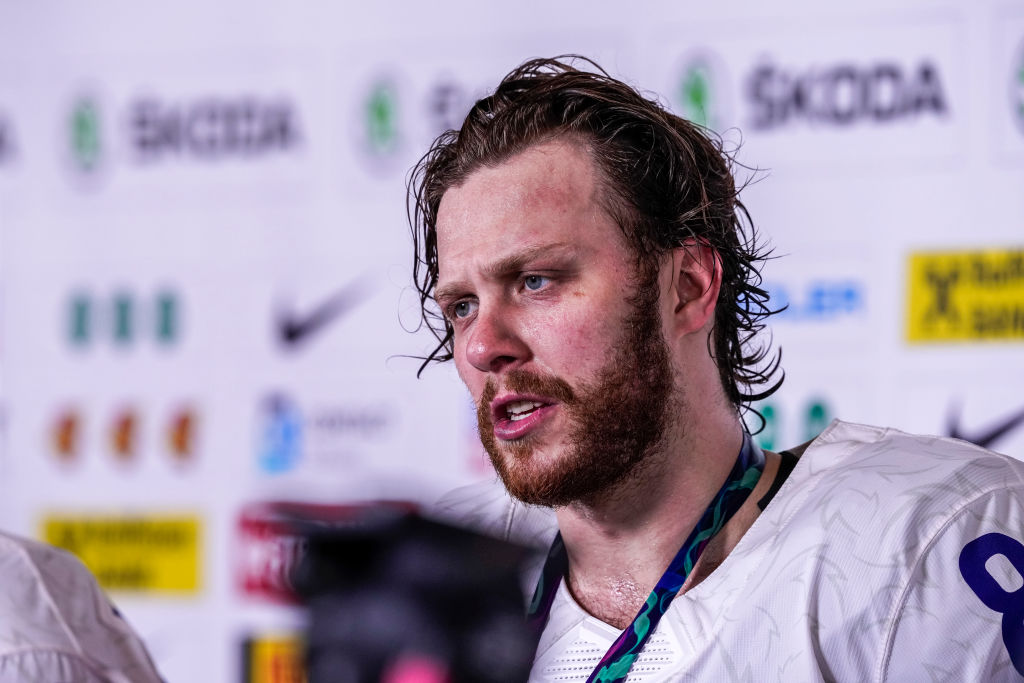 Чешский хоккеист удалил селфи с Овечкиным из-за волны хейта