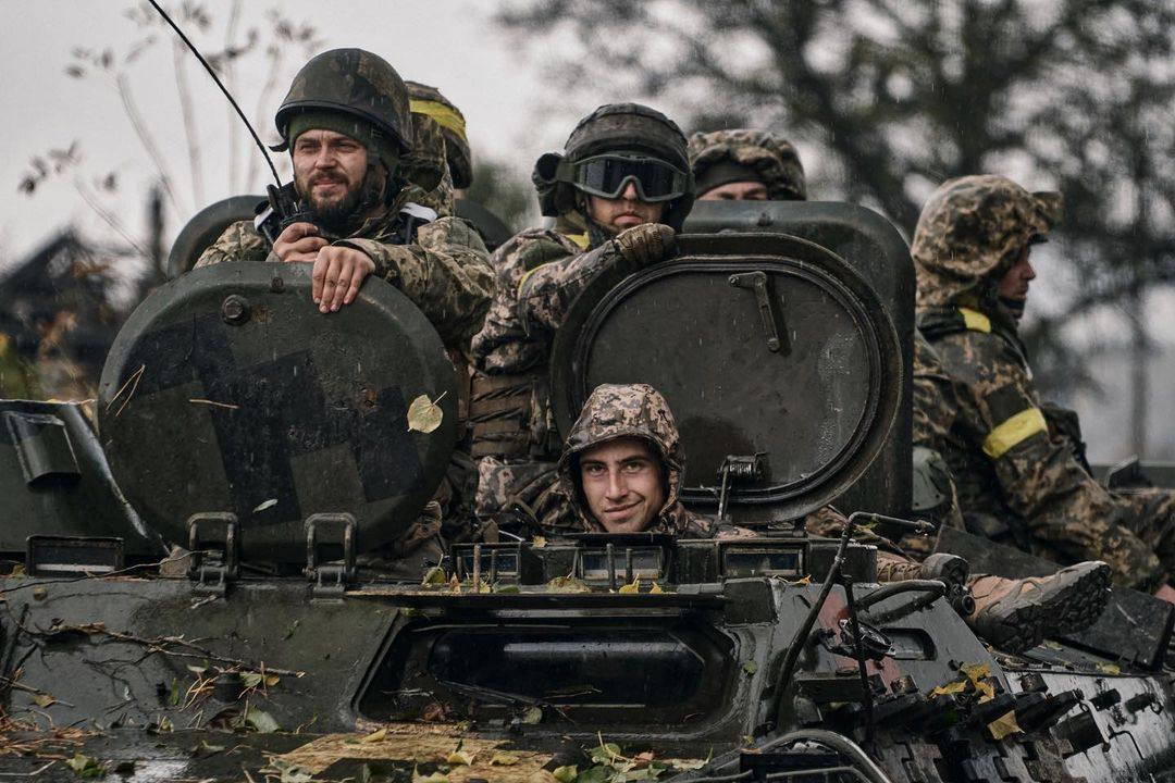 Европу из-за Украины захотели перевести на военные рельсы, используя трёхэтапный план