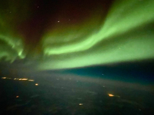 Северное сияние из окна рейса Куусамо – Хельсинки. Фото © Twitter / Flightradar24